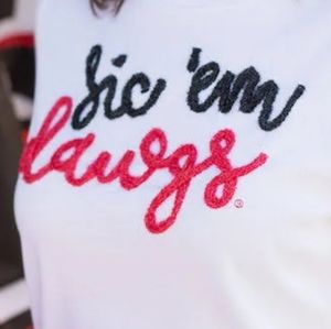 NWT STEWART SIMMONS RED AND BLACK CURSIVE GLITTER PIPING "SIC EM DAWGS" SZ L $60